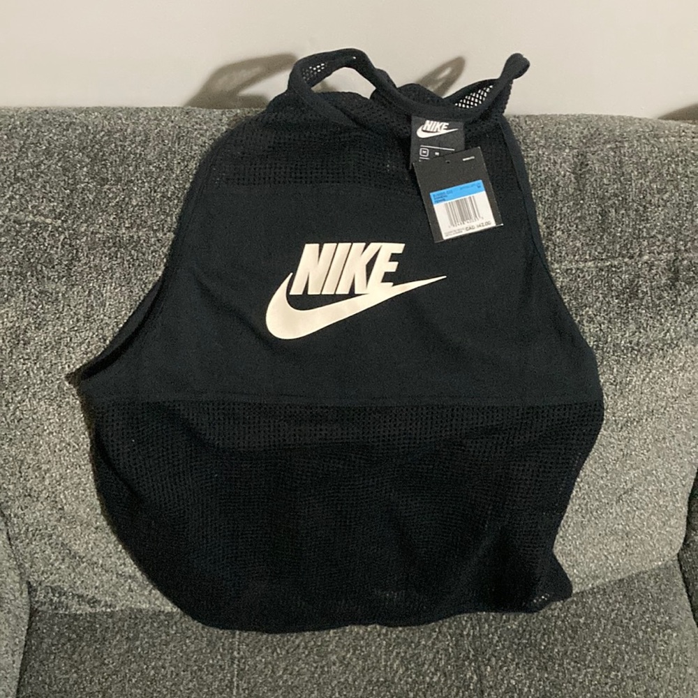 BNWT - Women’s Nike workout mesh tank - sz M - mesh back - white Nike logo